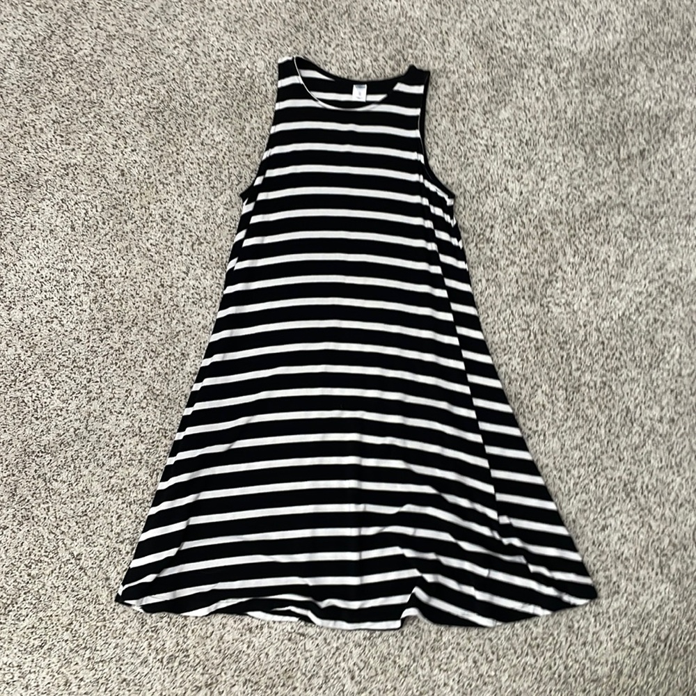 Old navy black and white very soft dress size women’s xs